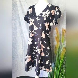 Lady's about the knee dress...id#016